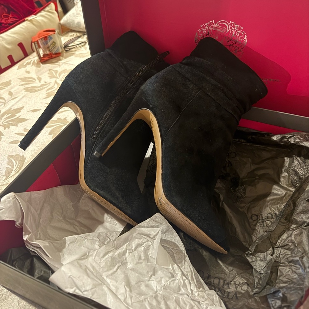 Vince Camuto suede black peep toe heels